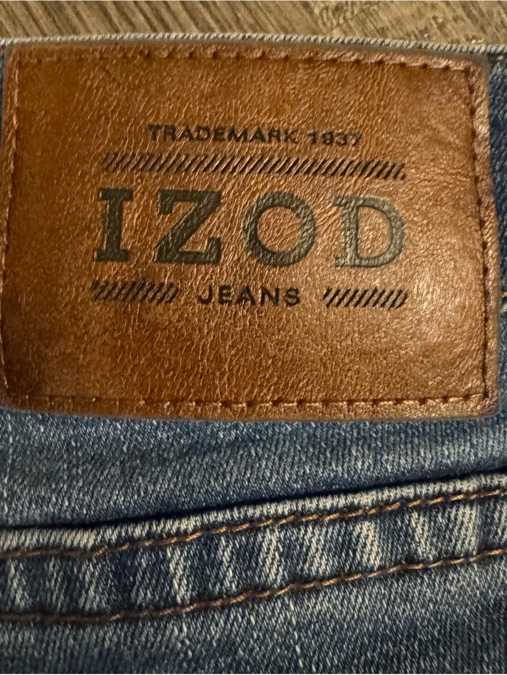 Izod Men's Straight Leg Denim Jeans in Faded Blue - 38-30 - Picture 2 of 5